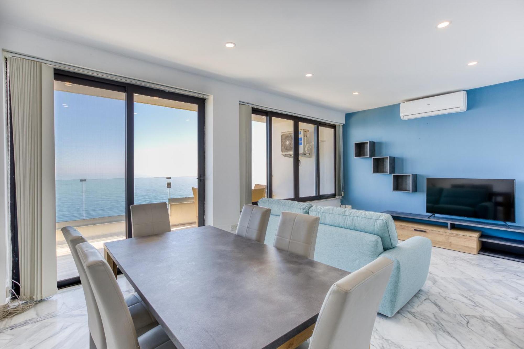 Seafront With Balcony & Sea Views By Jl Appartamento Sliema