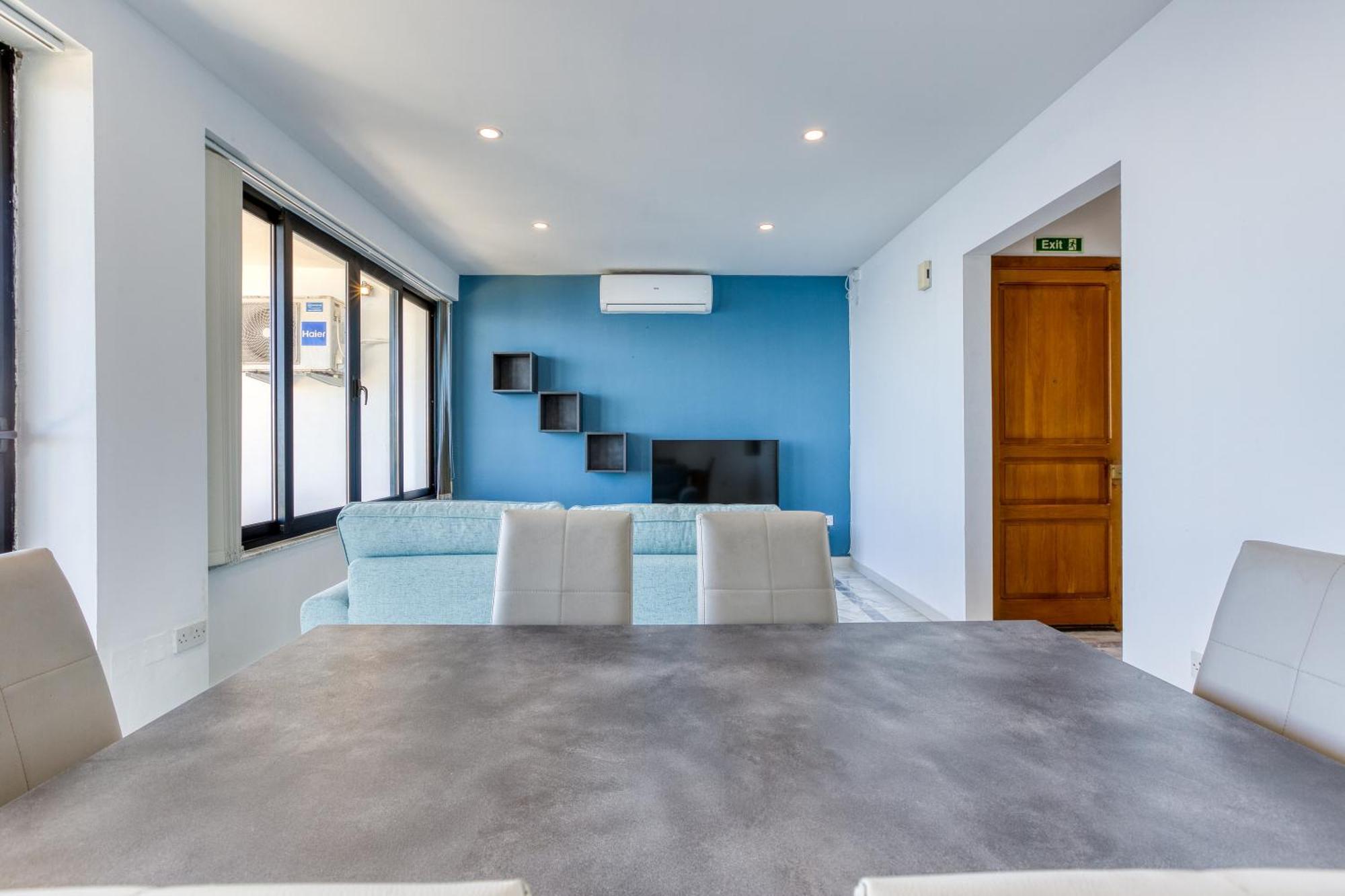 Seafront With Balcony & Sea Views By Jl Appartamento Sliema