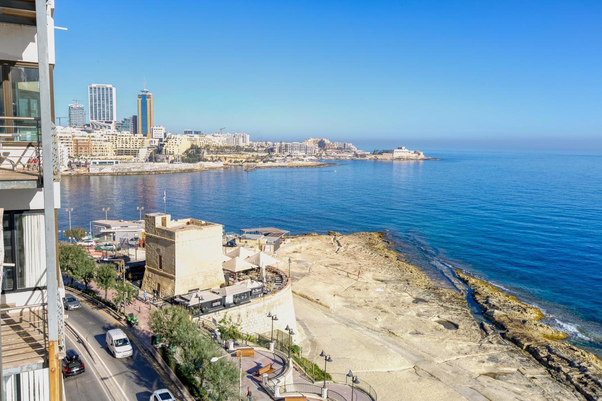 Seafront With Balcony & Sea Views By Jl * Sliema