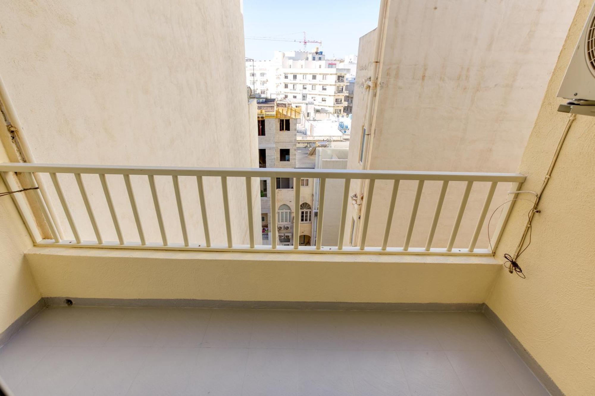 Seafront With Balcony & Sea Views By Jl شقة *