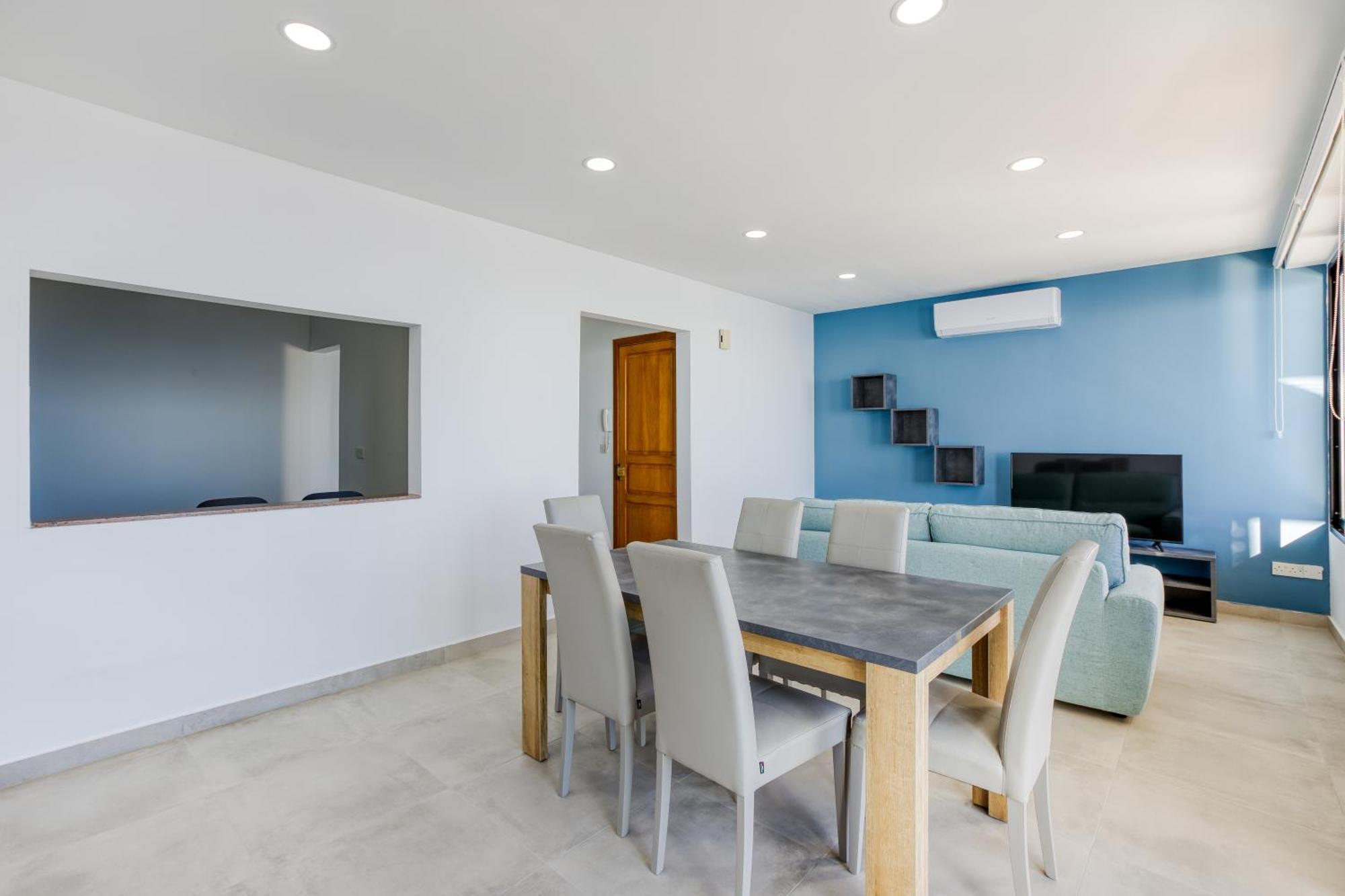 Seafront With Balcony & Sea Views By Jl شقة *