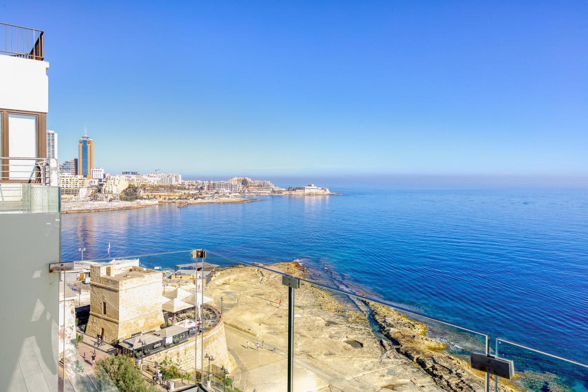 Seafront With Balcony & Sea Views By Jl شقة *