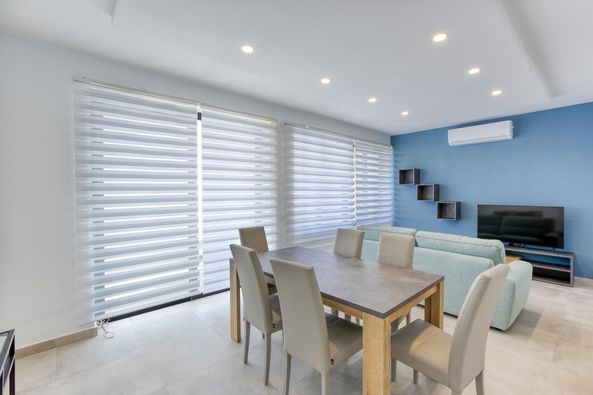 Seafront With Balcony & Sea Views By Jl سليمة