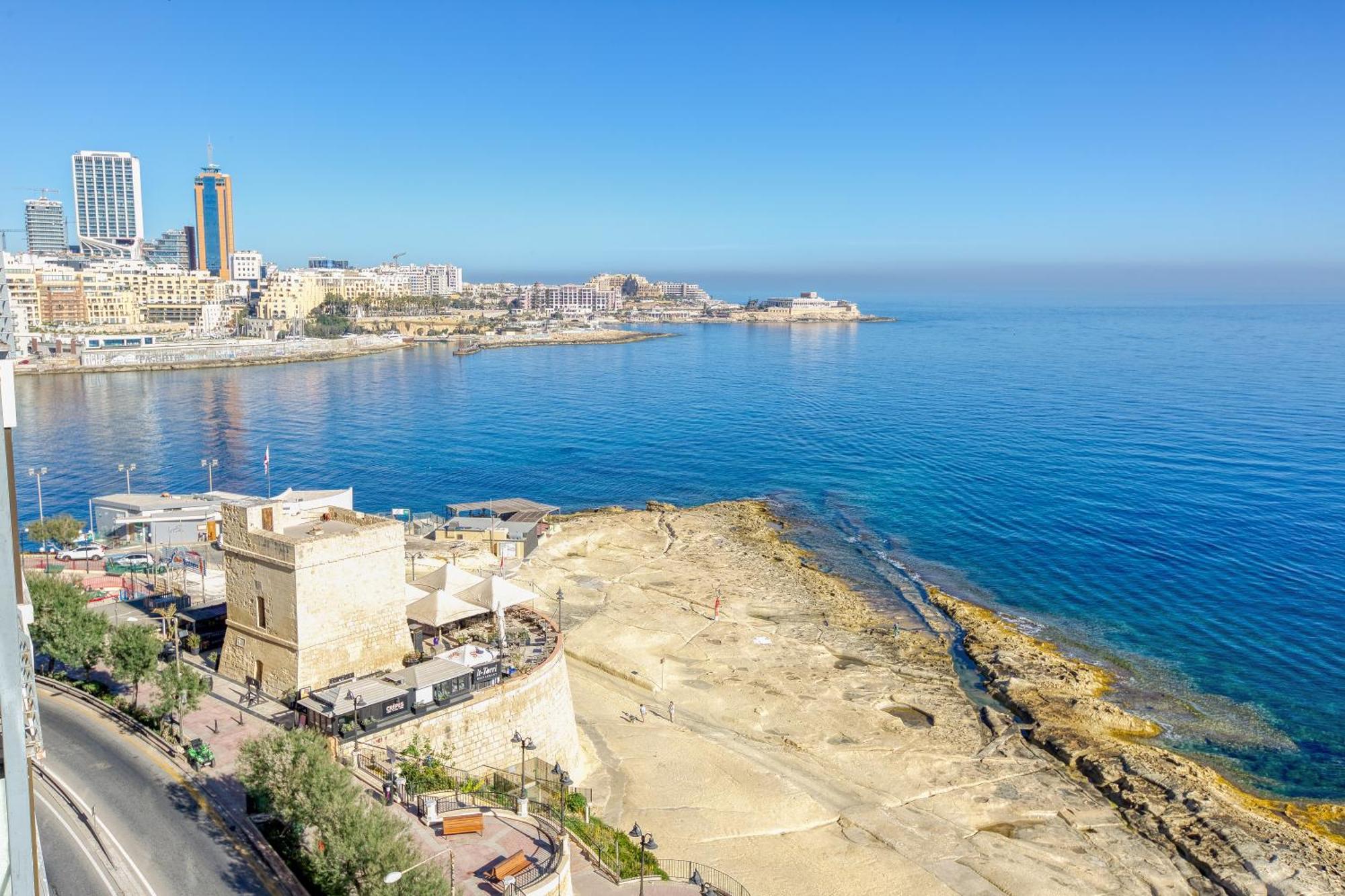 Seafront With Balcony & Sea Views By Jl شقة