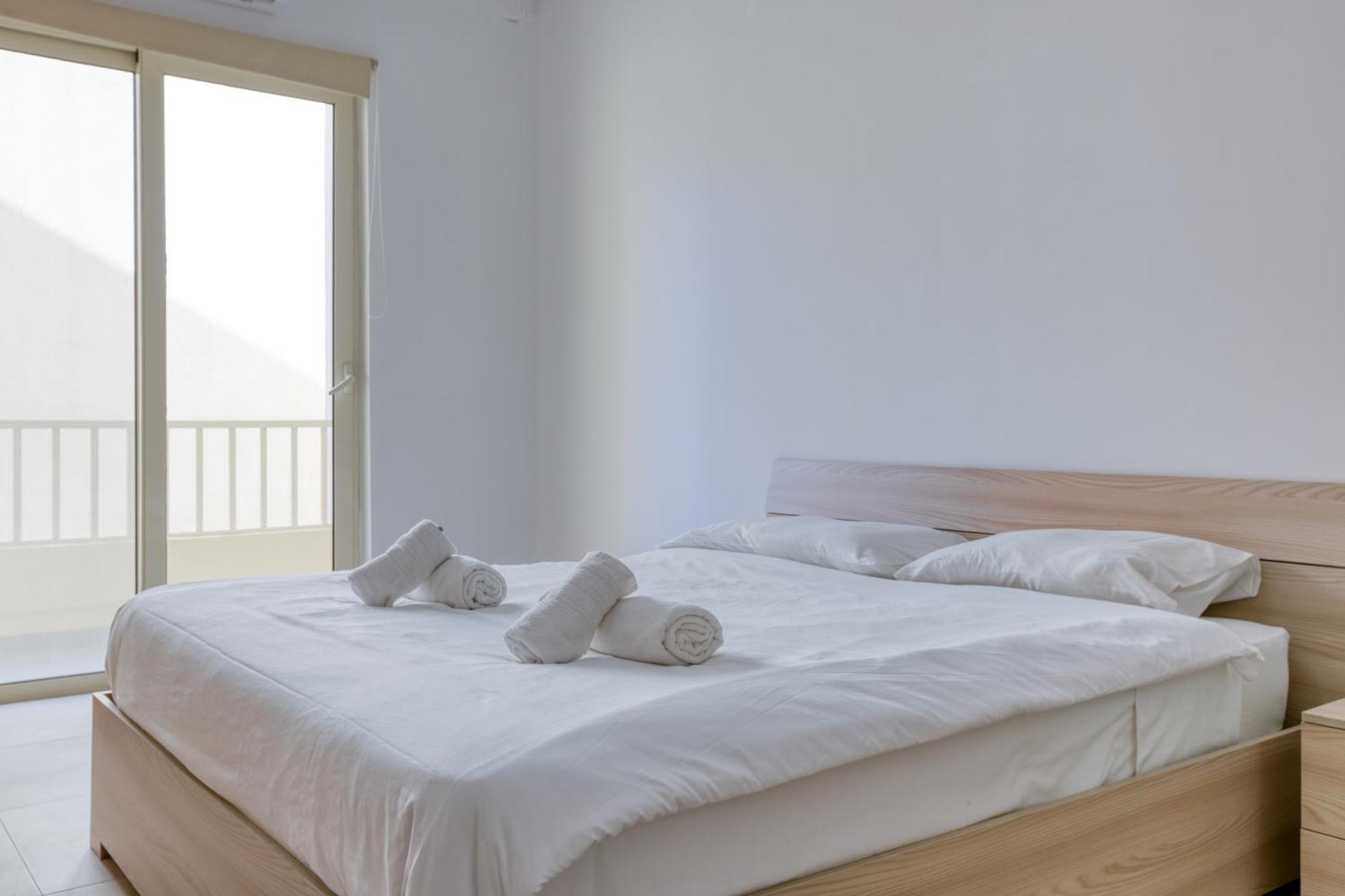Seafront With Balcony & Sea Views By Jl شقة *