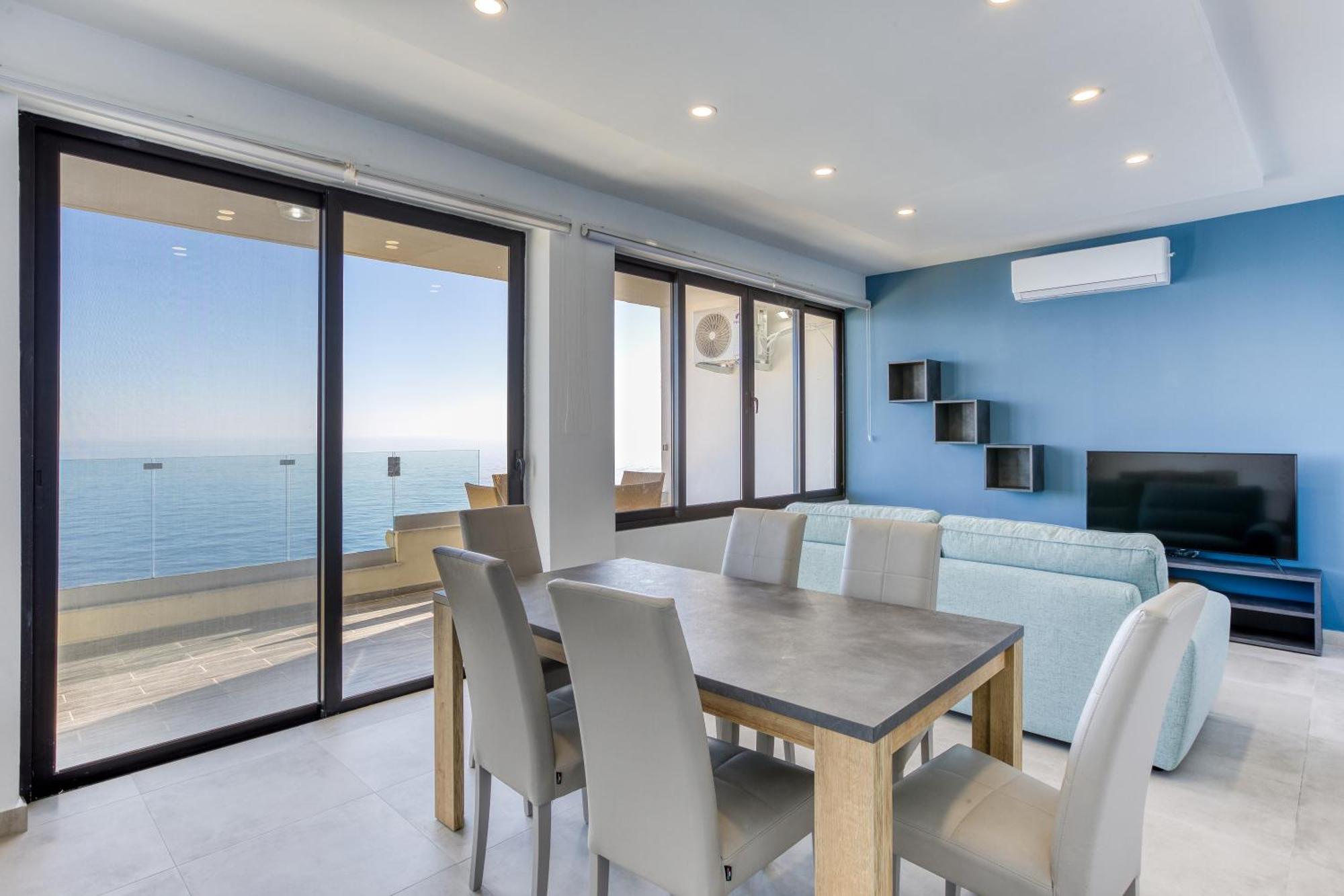 Seafront With Balcony & Sea Views By Jl شقة