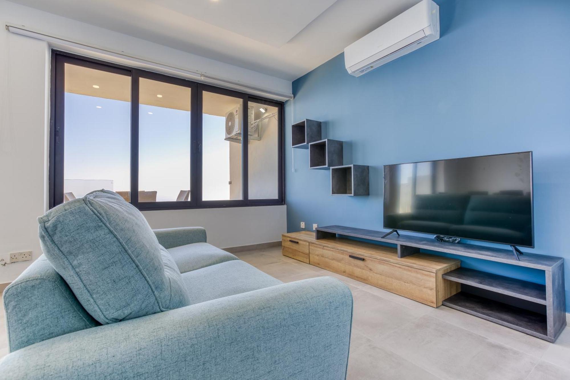 Seafront With Balcony & Sea Views By Jl سليمة
