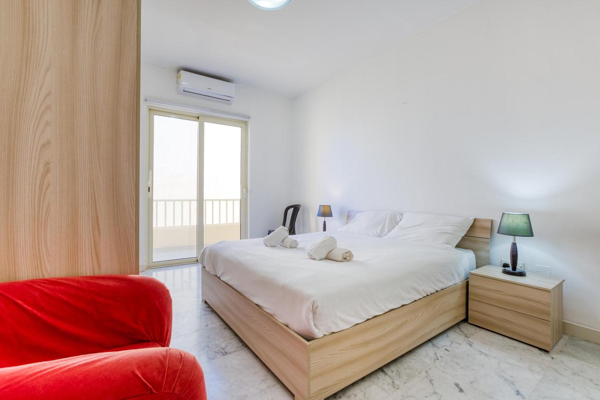 Seafront With Balcony & Sea Views By Jl شقة *